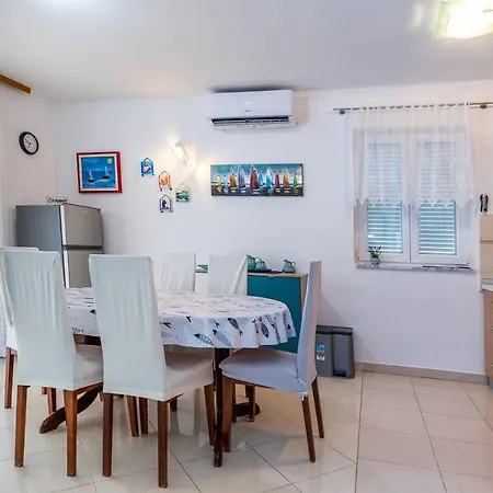 400 Meter Zum Bekannten Apartmán Baška