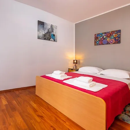 400 Meter Zum Bekannten Apartmán
