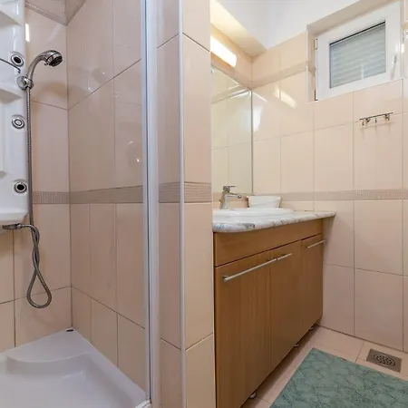 Apartment 400 Meter Zum Bekannten Baska (Krk)